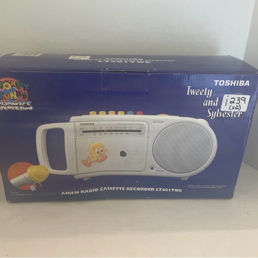 ***SOLD*** Vintage Toshiba Looney Tune Tweety Sylvester Radio Cassette Recorder